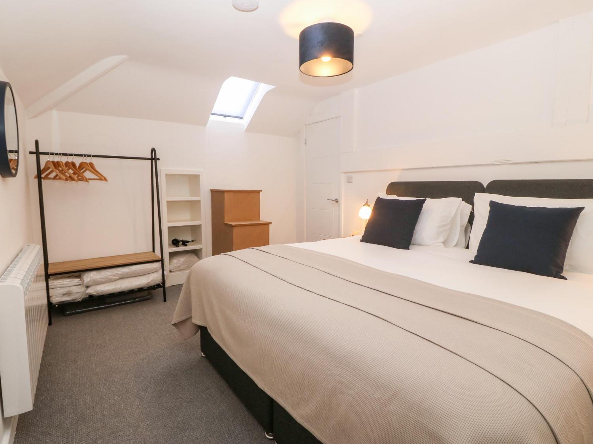 2 Dew Street * Menai Bridge